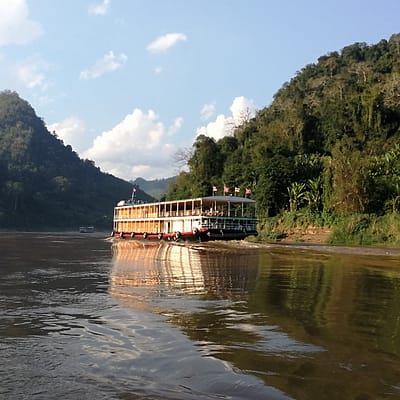 Hajózás a Mekongon, látogatás Laoszban - Erdei Csilla írása